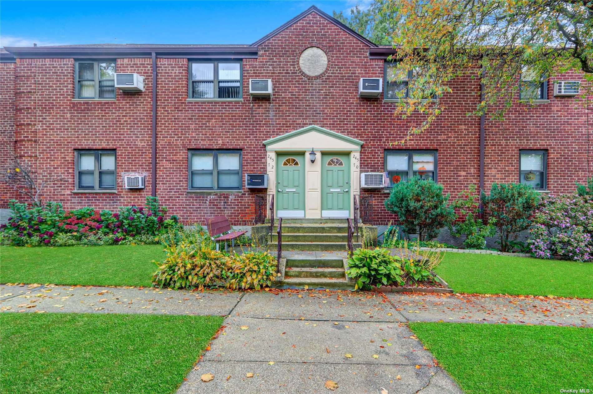 #1 photo, 245-72 62 Avenue, 皇后區 道格拉斯頓 Douglaston , NY 11362