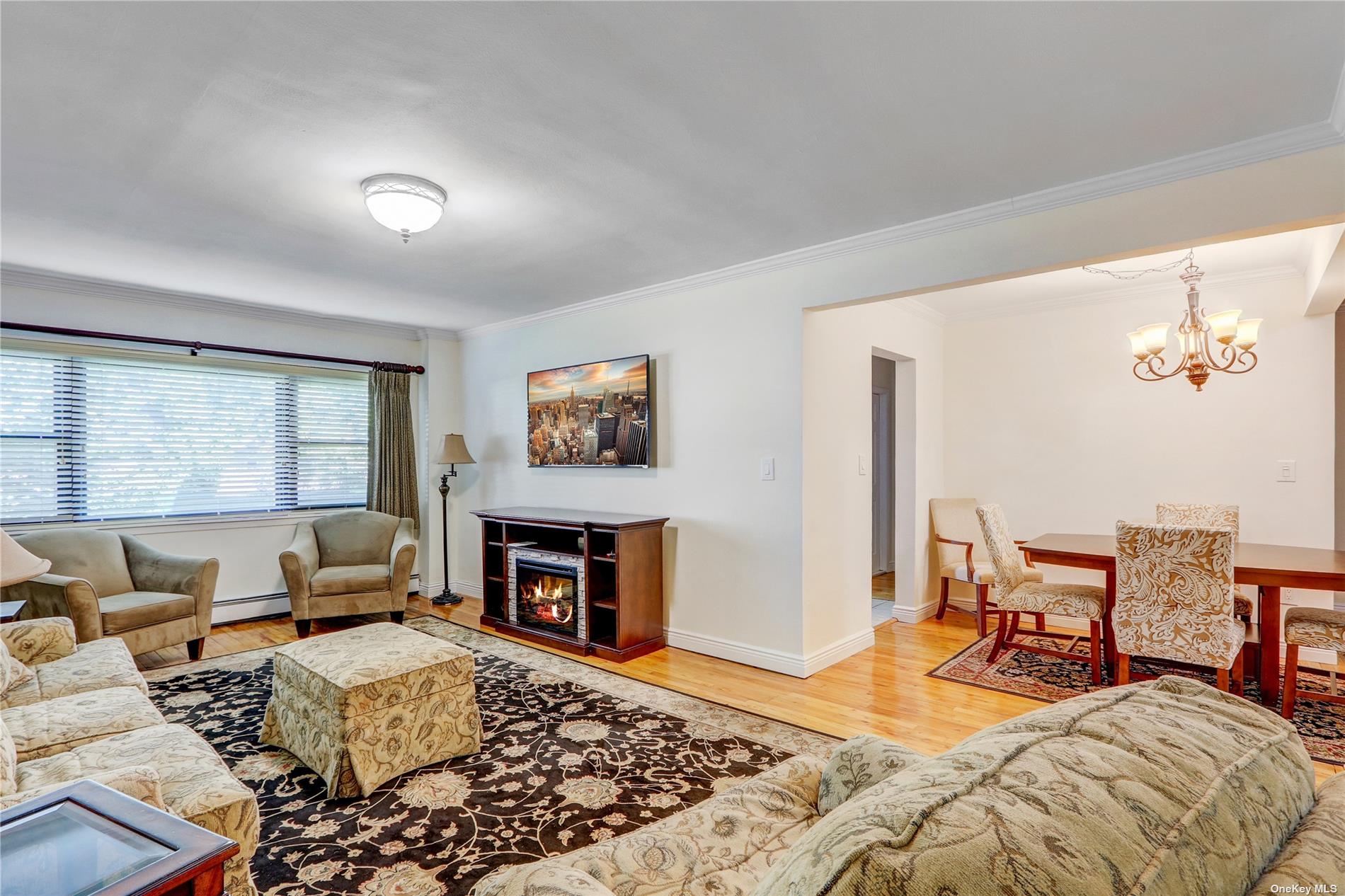 #1 photo, 91 Tulip Avenue, 長島 花卉園 Floral Park , NY 11001