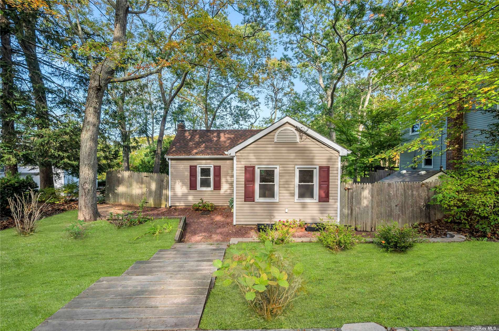 #1 photo, 31 Greenlawn Road, サフォーク郡 Sound Beach , NY 11789