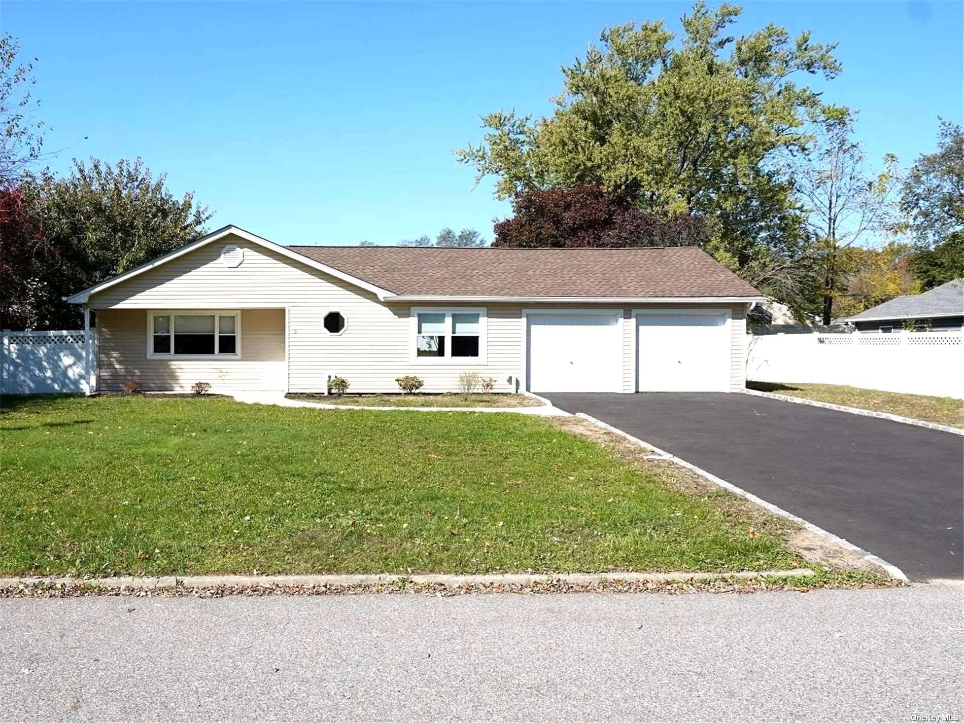 #1 photo, 3 Lillian Street, 東長島 Port Jefferson Station , NY 11776