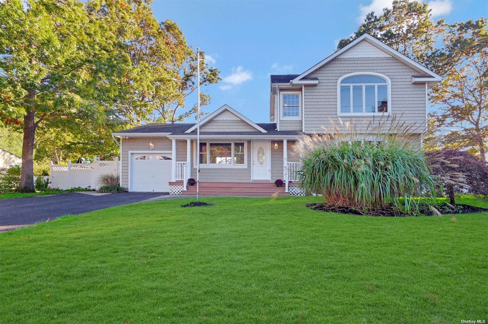 #1 photo, 34 Hampton Avenue, 东长岛 Mastic , NY 11950