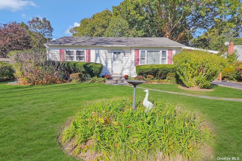 #1 photo, 3 Rego Avenue, 东长岛 Centereach , NY 11720