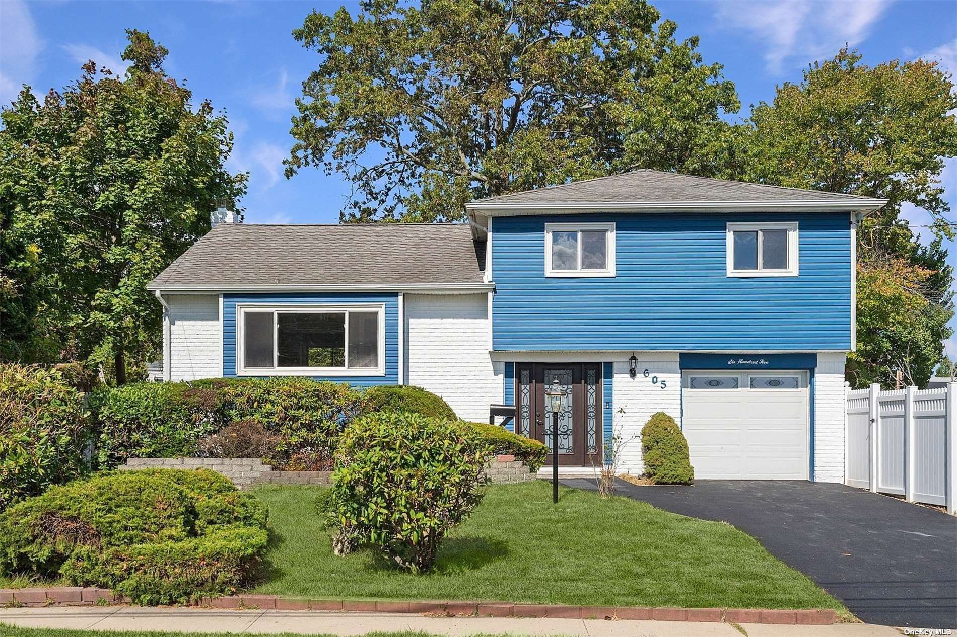 #1 photo, 605 Interlaken Lane, North Babylon , NY 11703