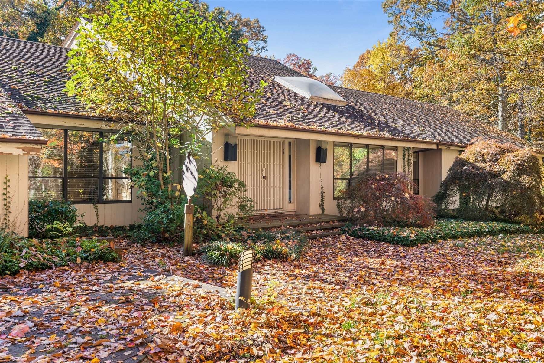 #1 photo, 61 Sabine Road, ناسو Syosset , NY 11791