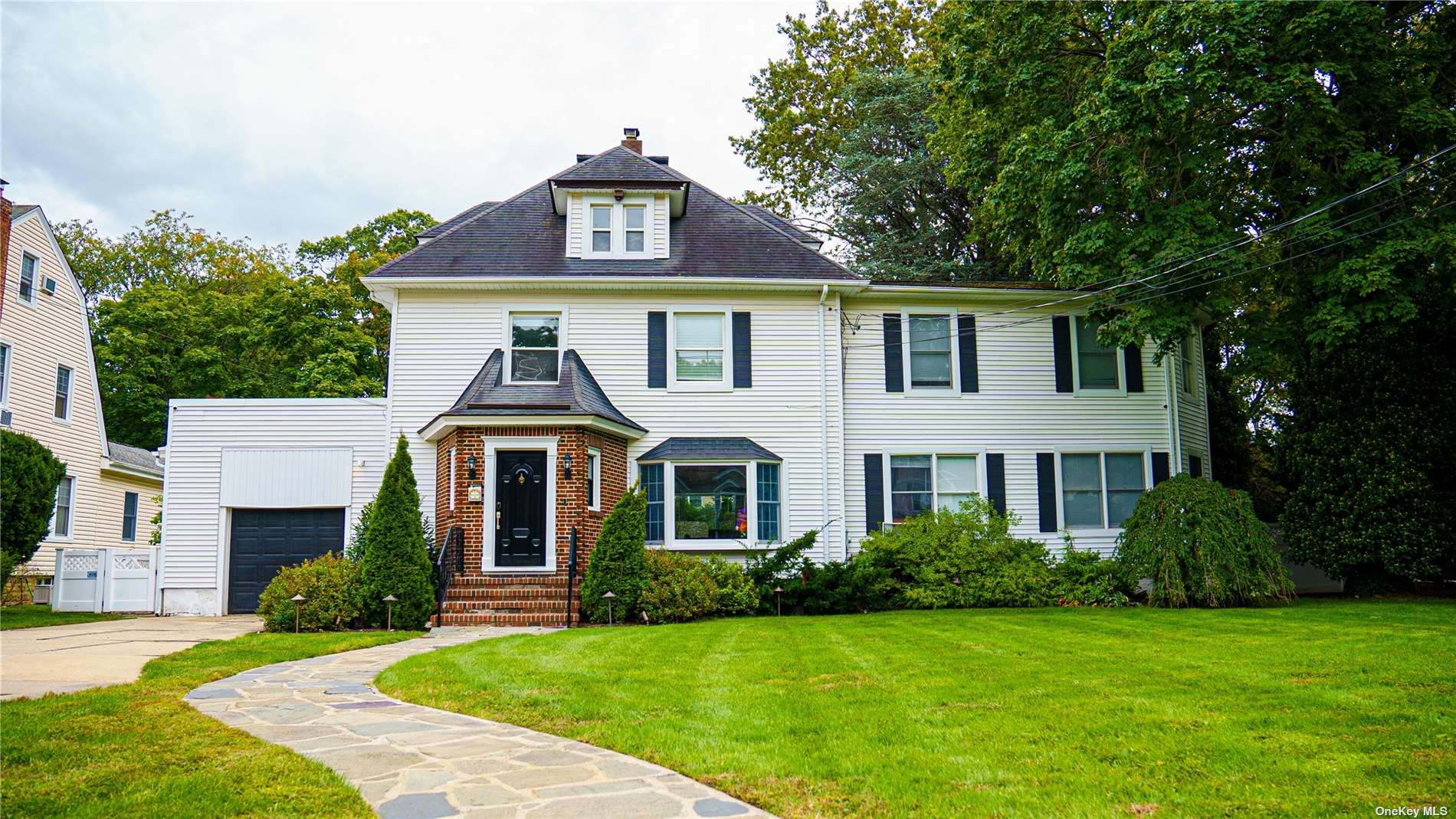 #1 photo, 405 N Village Avenue, 長島 Rockville Centre , NY 11570