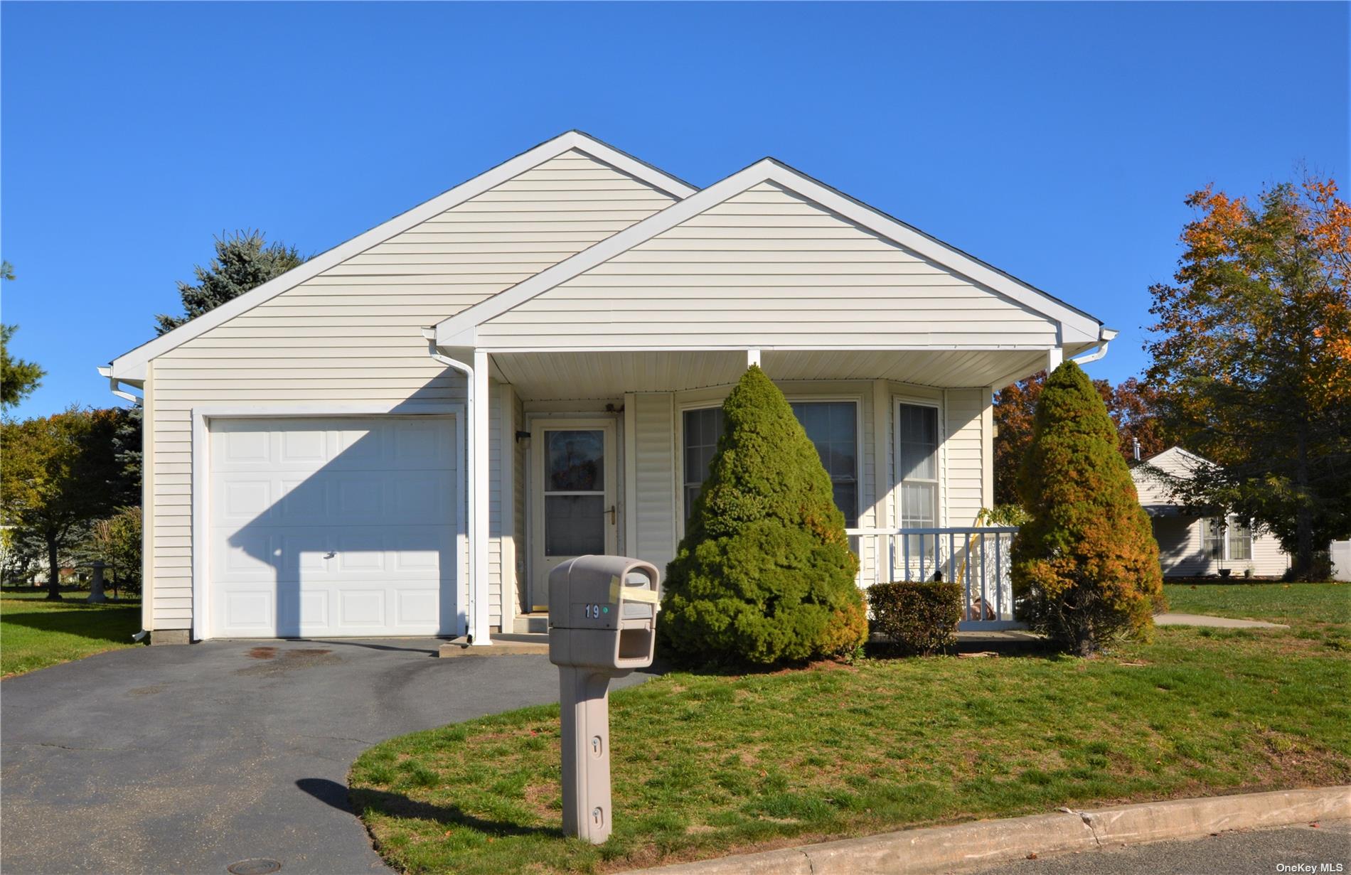 #1 photo, 19 Willow Court, 東長島 Manorville , NY 11949