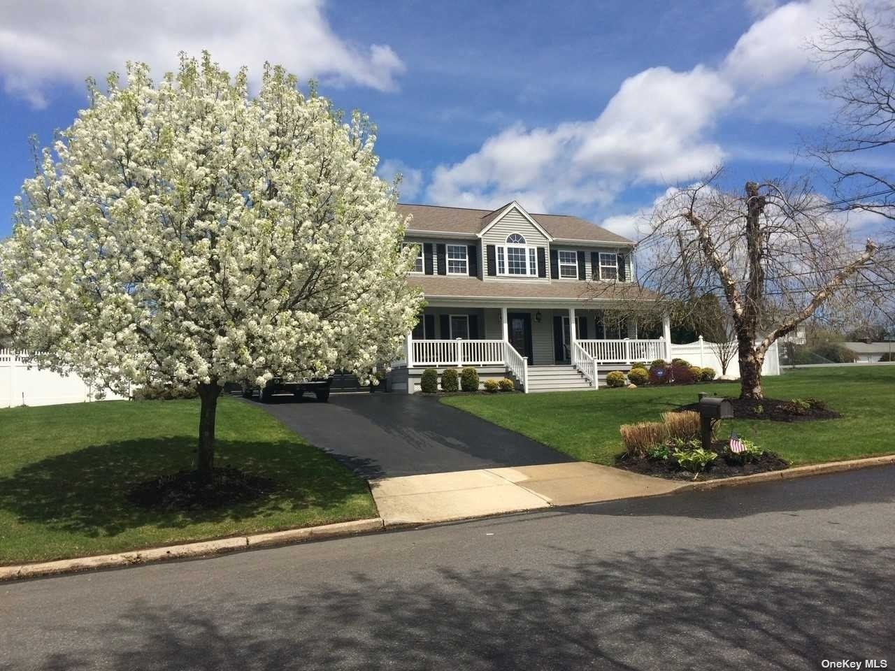 #1 photo, 1 Settler Avenue, サフォーク郡 Coram , NY 11727