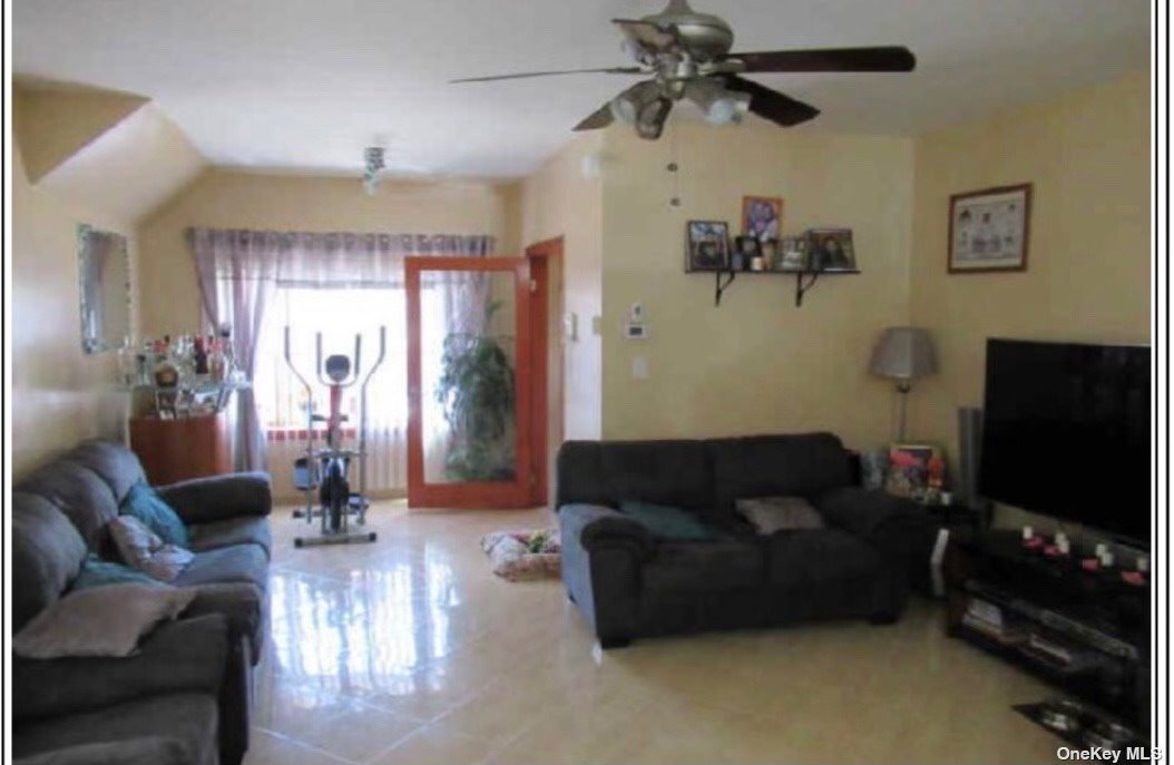 #1 photo, 88-53 Myrtle Avenue, 皇后区 Glendale , NY 11385