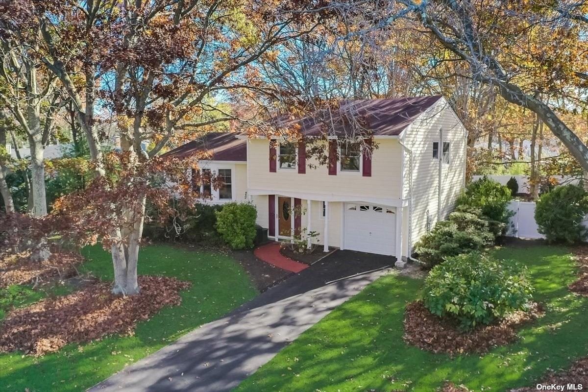 #1 photo, 18 Courtney Drive, 東長島 Farmingville , NY 11738