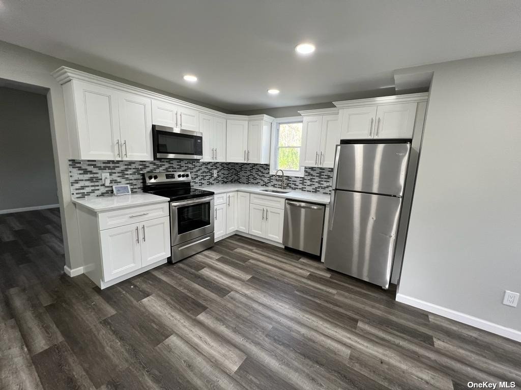 #1 photo, 12 N Clinton Street, 東長島 Center Moriches , NY 11934