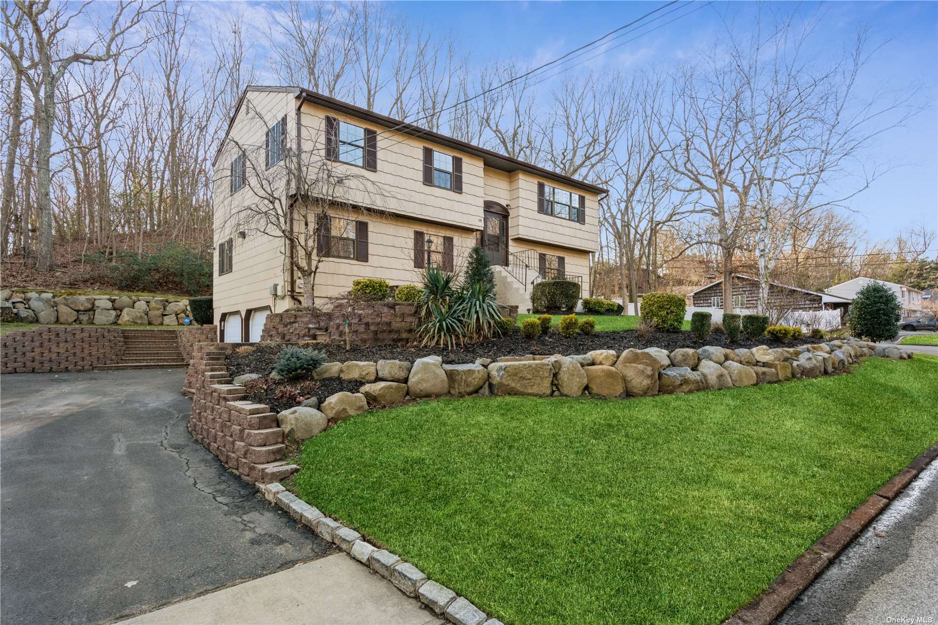 #1 photo, 18 Chateau Drive, 東長島 梅尔维尔 Melville , NY 11747