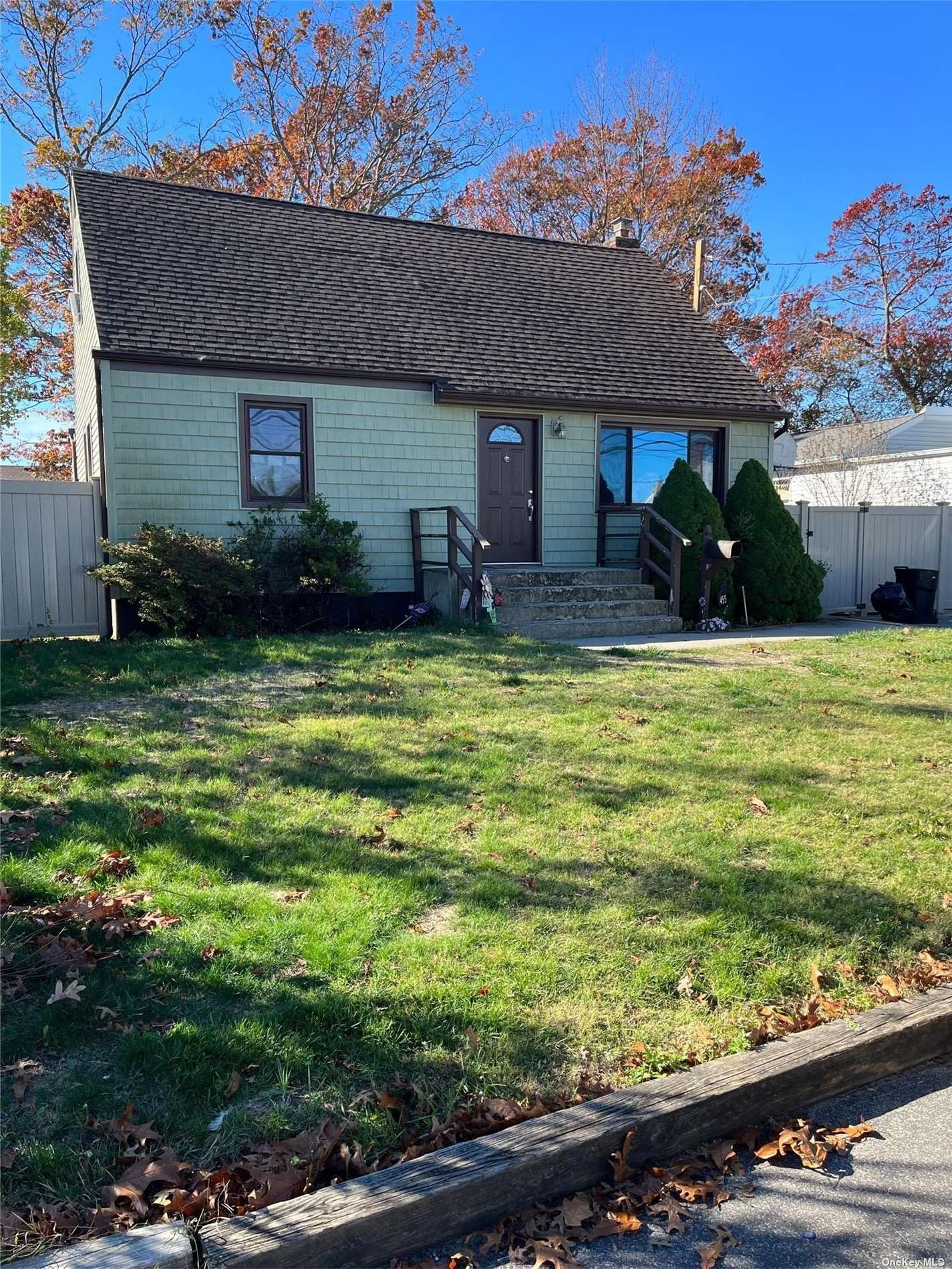 #1 photo, 455 N Hamilton Avenue, 東長島 Lindenhurst , NY 11757