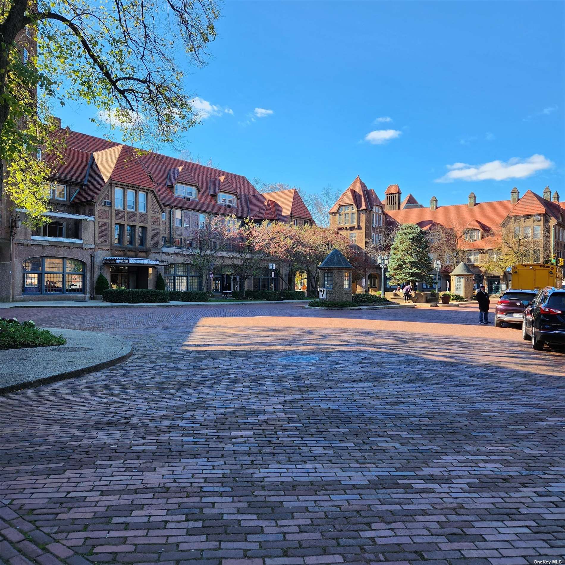 #1 photo, 25 Burns St, 皇后區 森林小丘 Forest Hills , NY 11375