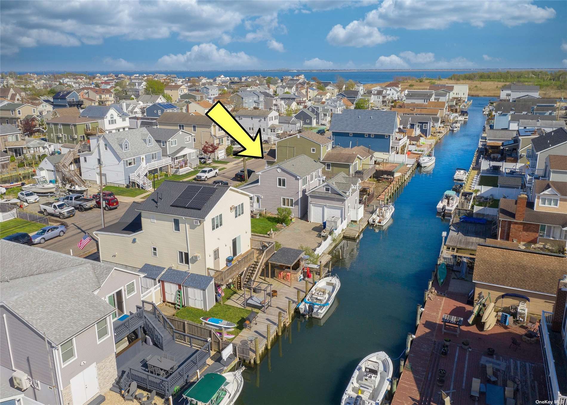 #1 photo, 803 S 7th Street, サフォーク郡 Lindenhurst , NY 11757