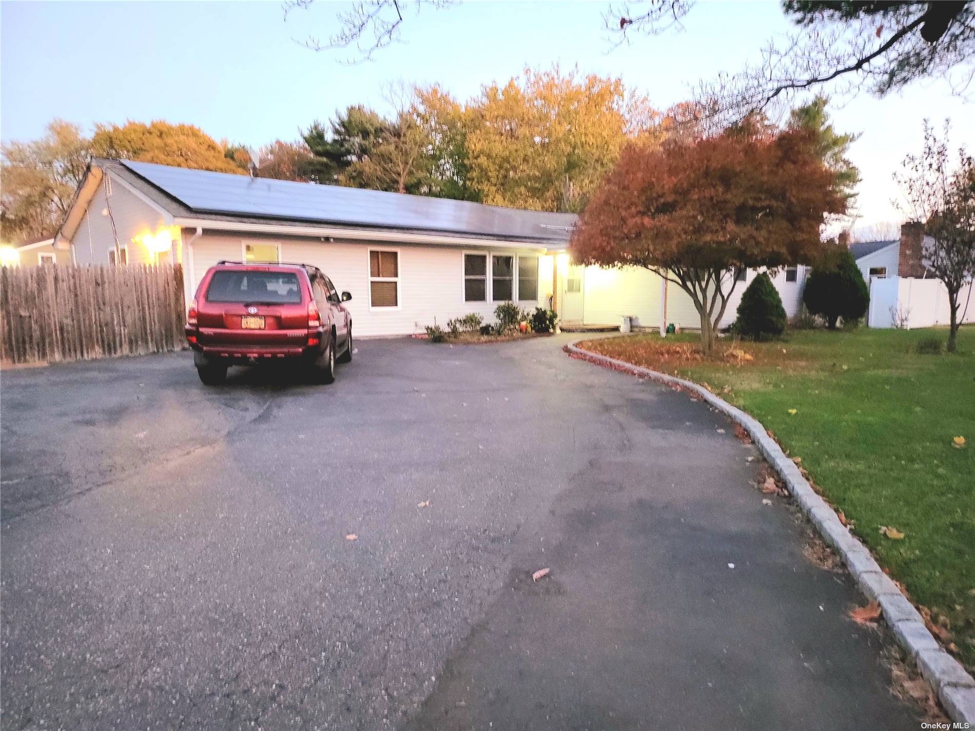 #1 photo, 11 Eastern Ave. Avenue, 東長島 Brentwood , NY 11717