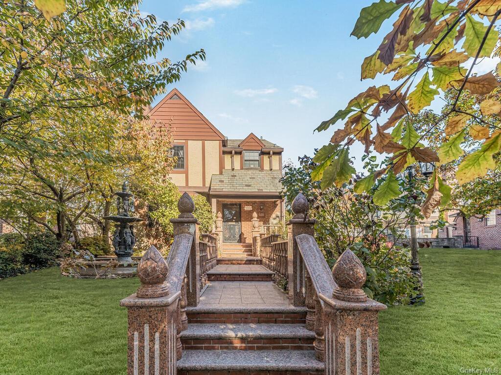 #1 photo, 18131 Dalny Road, 皇后区 牙买加豪宅 Jamaica Estates , NY 11432