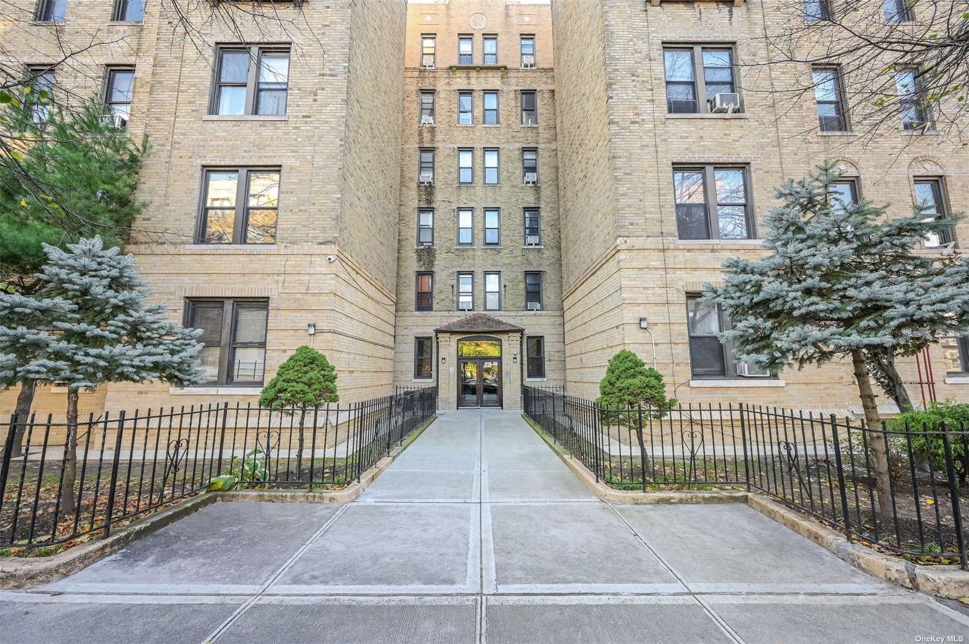 #1 photo, 8352 Talbot Street, 皇后區 秋園 Kew Gardens , NY 11415