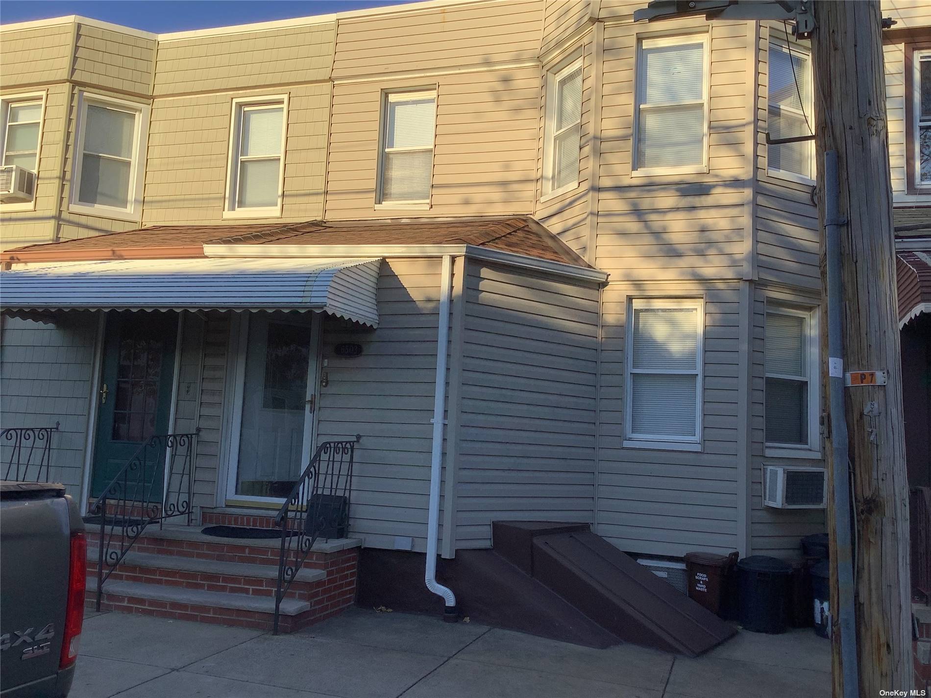 #1 photo, 65-03 Admiral Avenue, 皇后區 中村 Middle Village , NY 11379