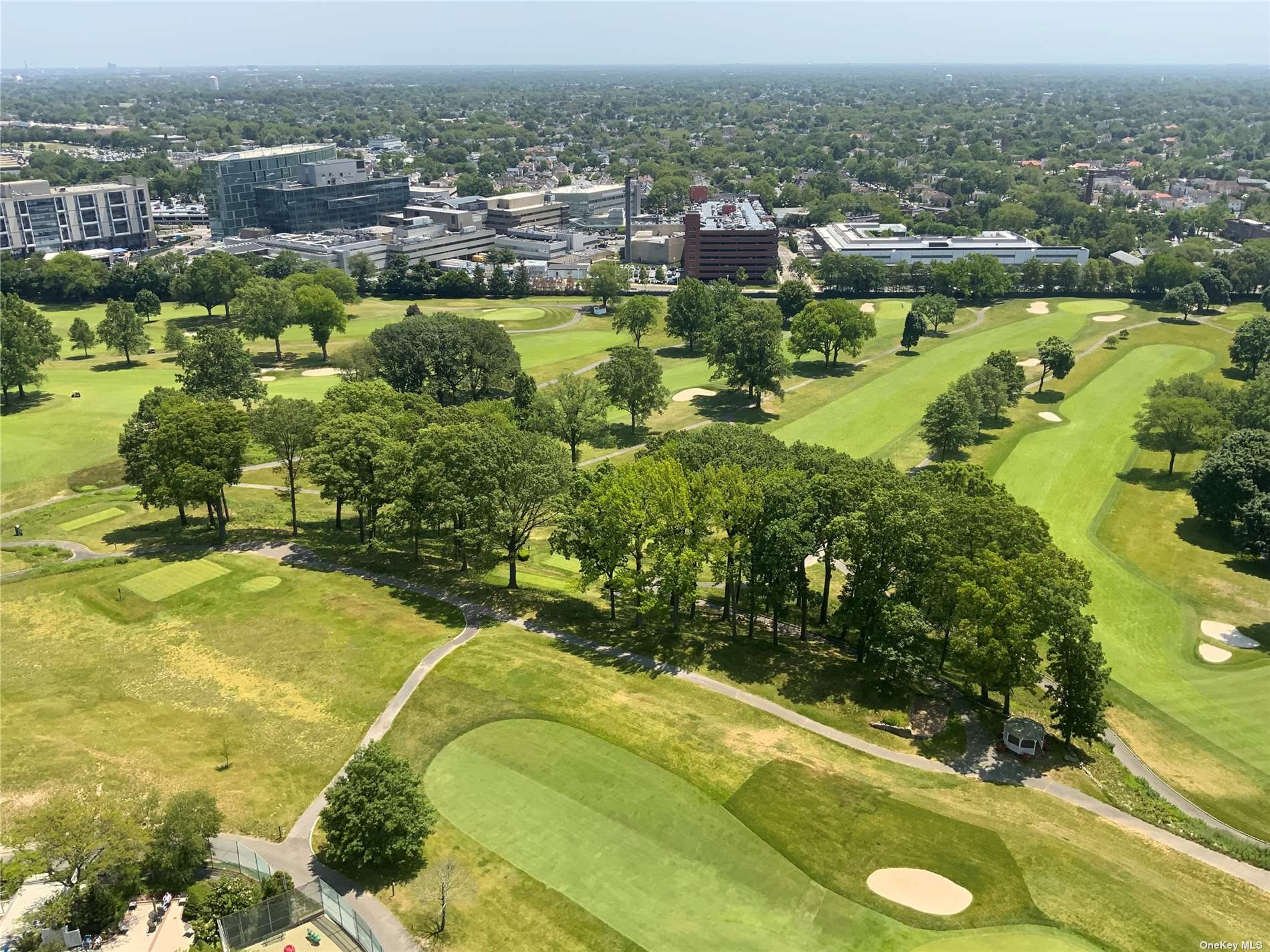 #1 photo, 27010 Grand Central Parkway, 皇后區 花卉园 Floral Park , NY 11005