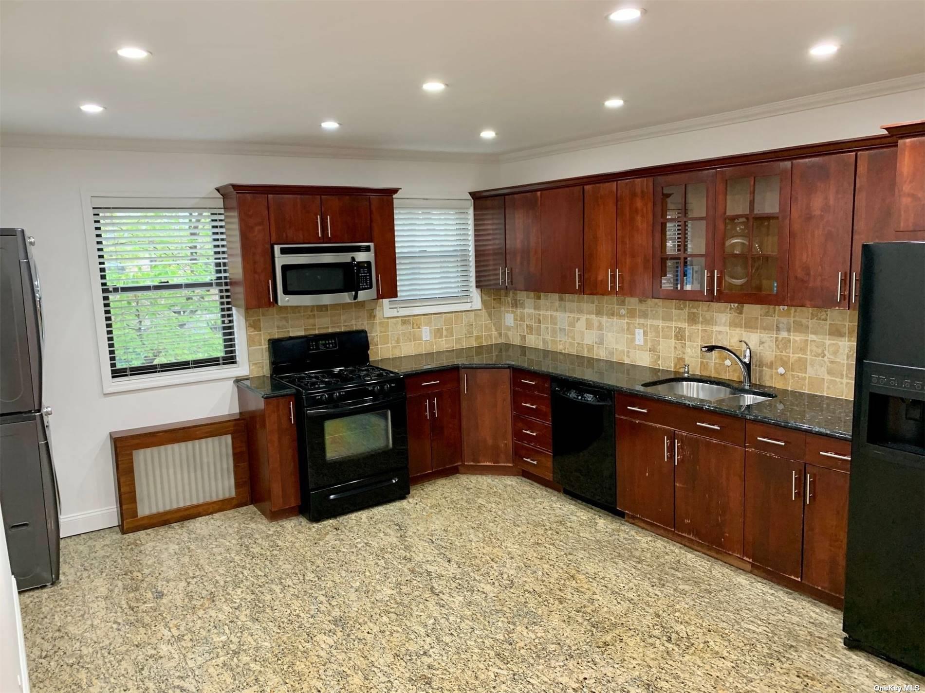 #1 photo, 144-44 71st Avenue, 皇后區 秋園 Kew Garden Hills , NY 11367