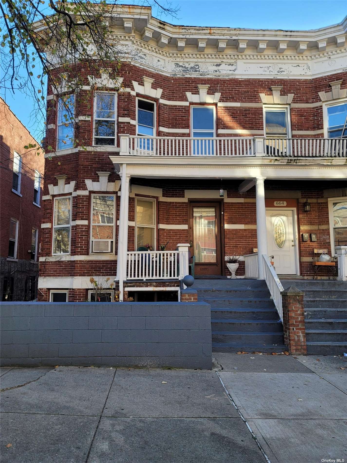 #1 photo, 666 E 223rd Street, 布朗士 Bronx , NY 10466