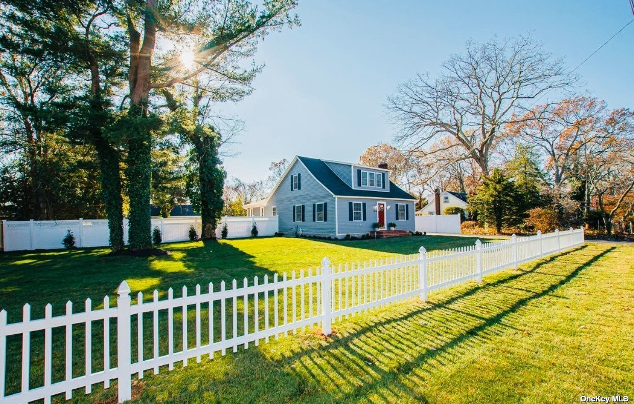 #1 photo, 238 Woodlawn Avenue, 东长岛 Saint James , NY 11780