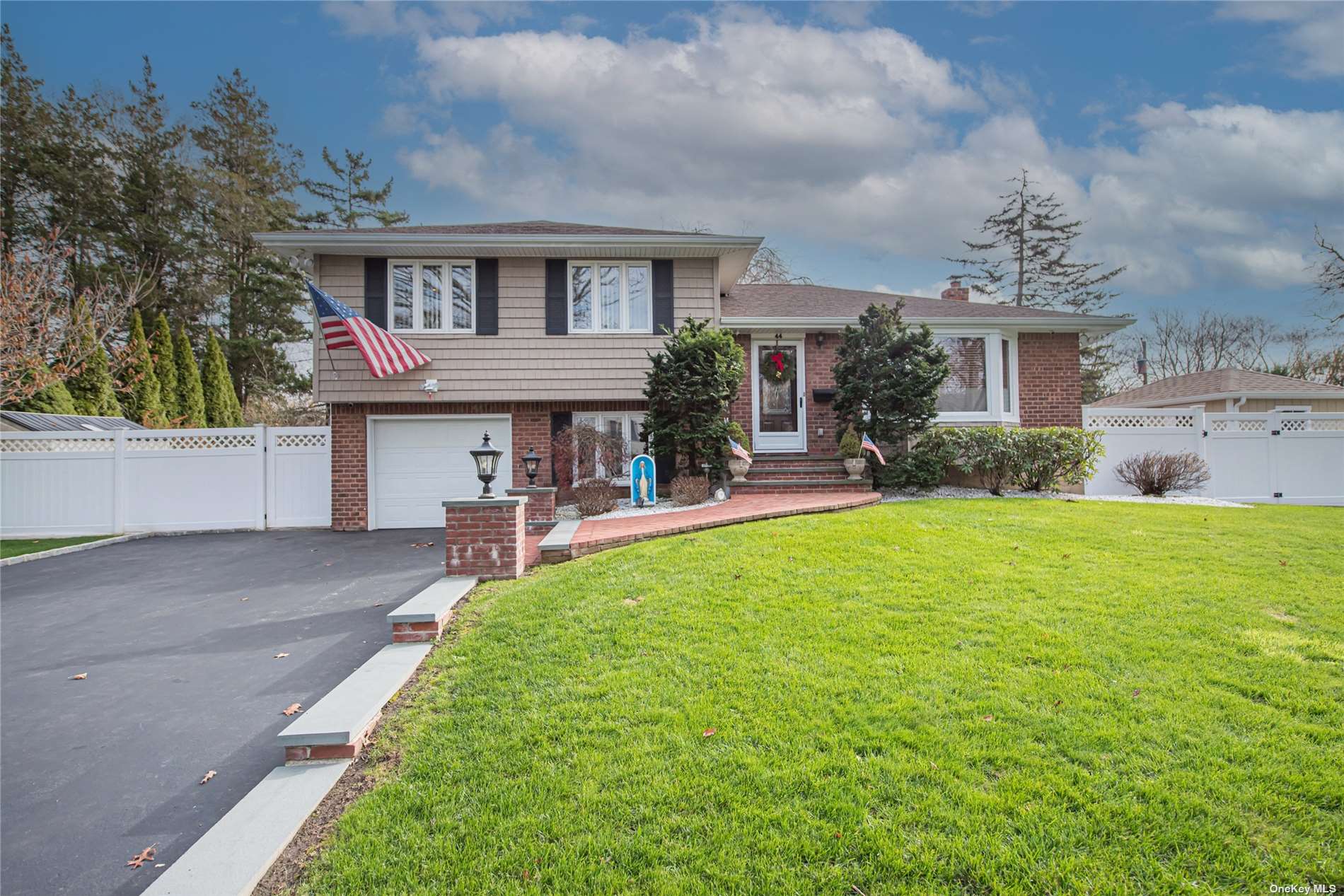 #1 photo, 44 Earl Road, サフォーク郡 Melville , NY 11747