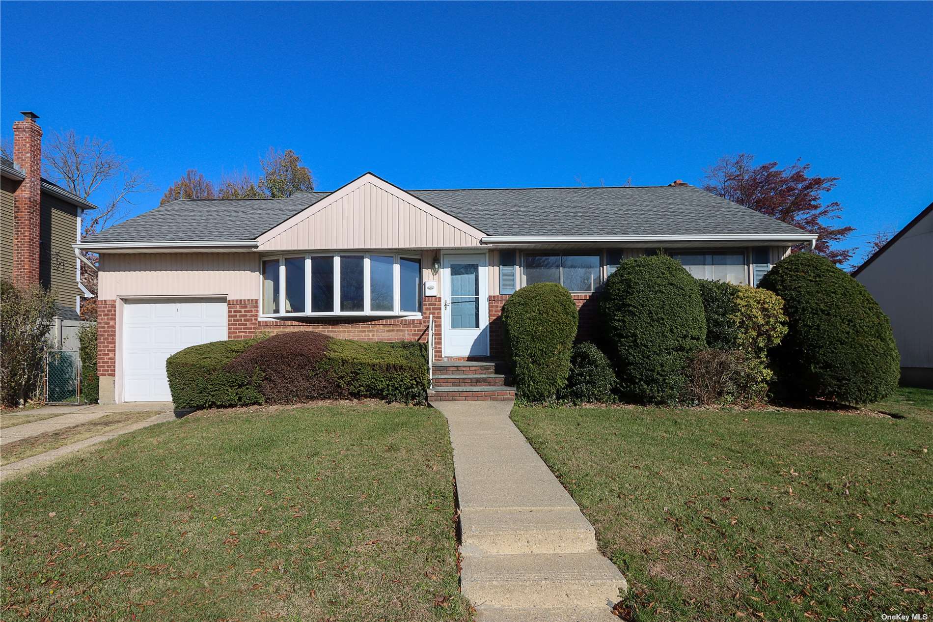 #1 photo, 33 Lark Court, ナッソー郡 Old Bethpage , NY 11804