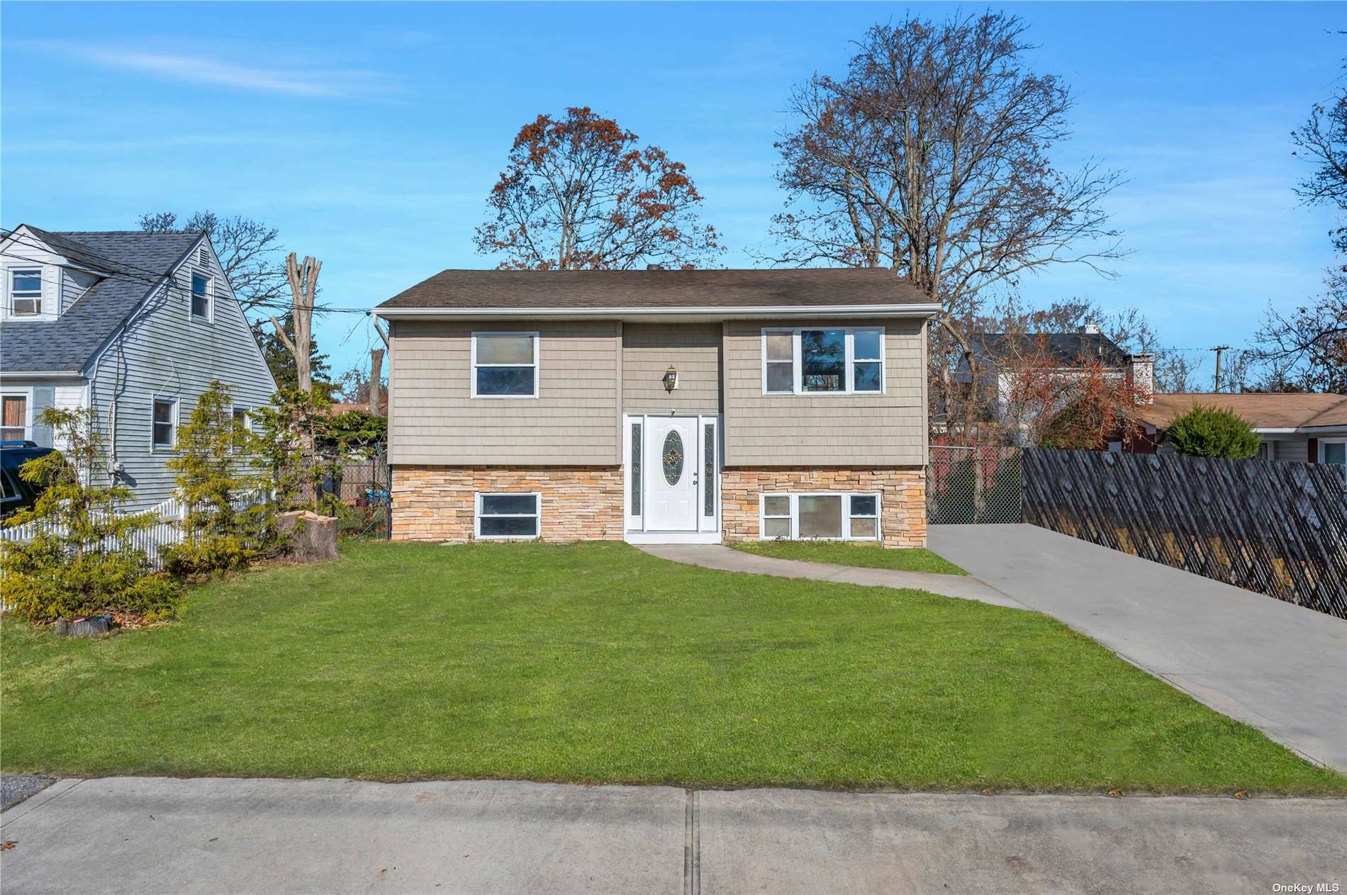 #1 photo, 63 Pennwood Drive, 東長島 Mastic Beach , NY 11951