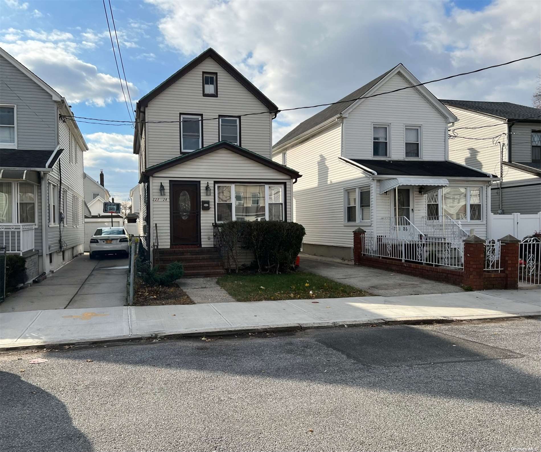 #1 photo, 221-28 106 Avenue, 皇后区 Queens Village , NY 11429