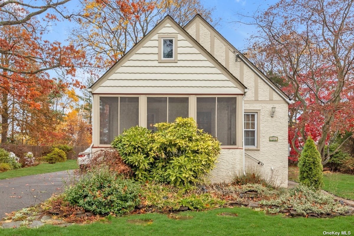 #1 photo, 544 Lombardy Boulevard, Brightwaters , NY 11718