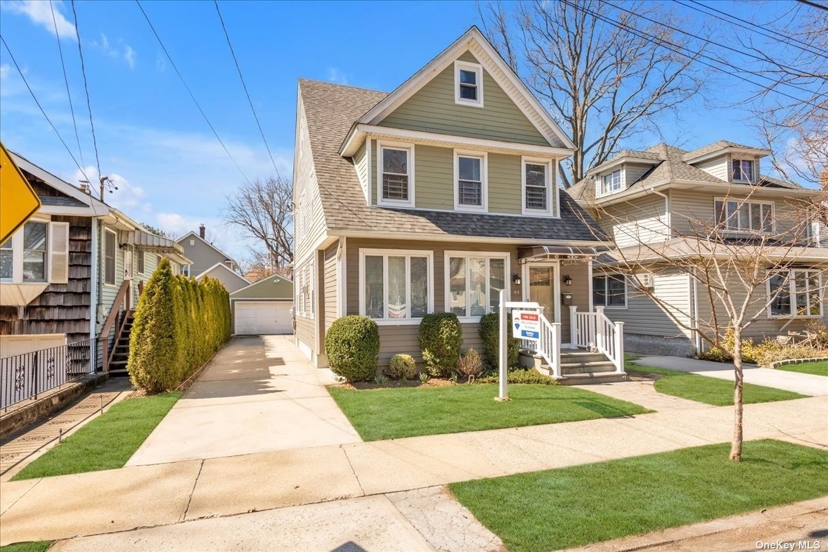 #1 photo, 44 Emerson Avenue, 長島 花卉園 Floral Park , NY 11001