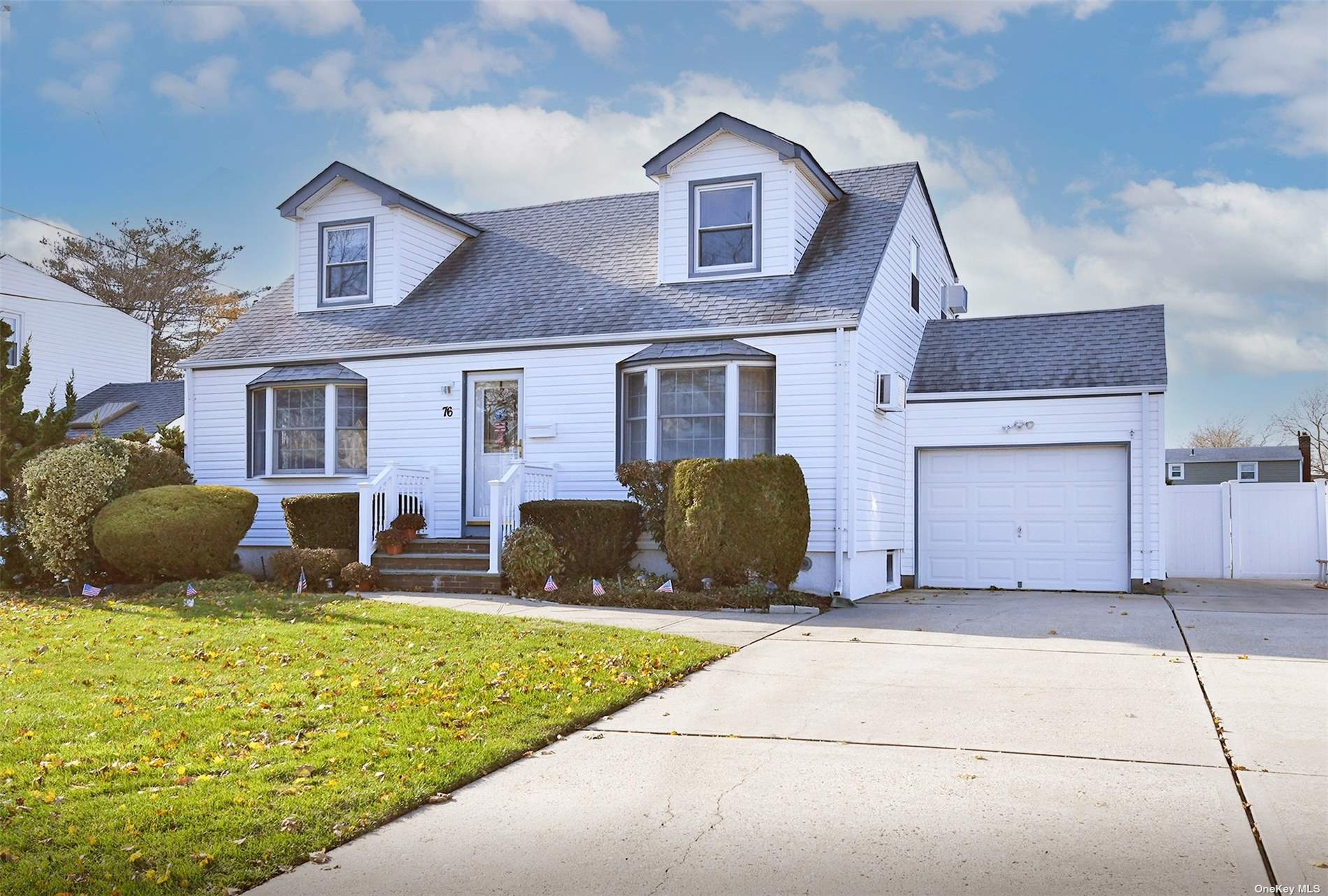 #1 photo, 76 Cedar Drive, 东长岛 Farmingdale , NY 11735