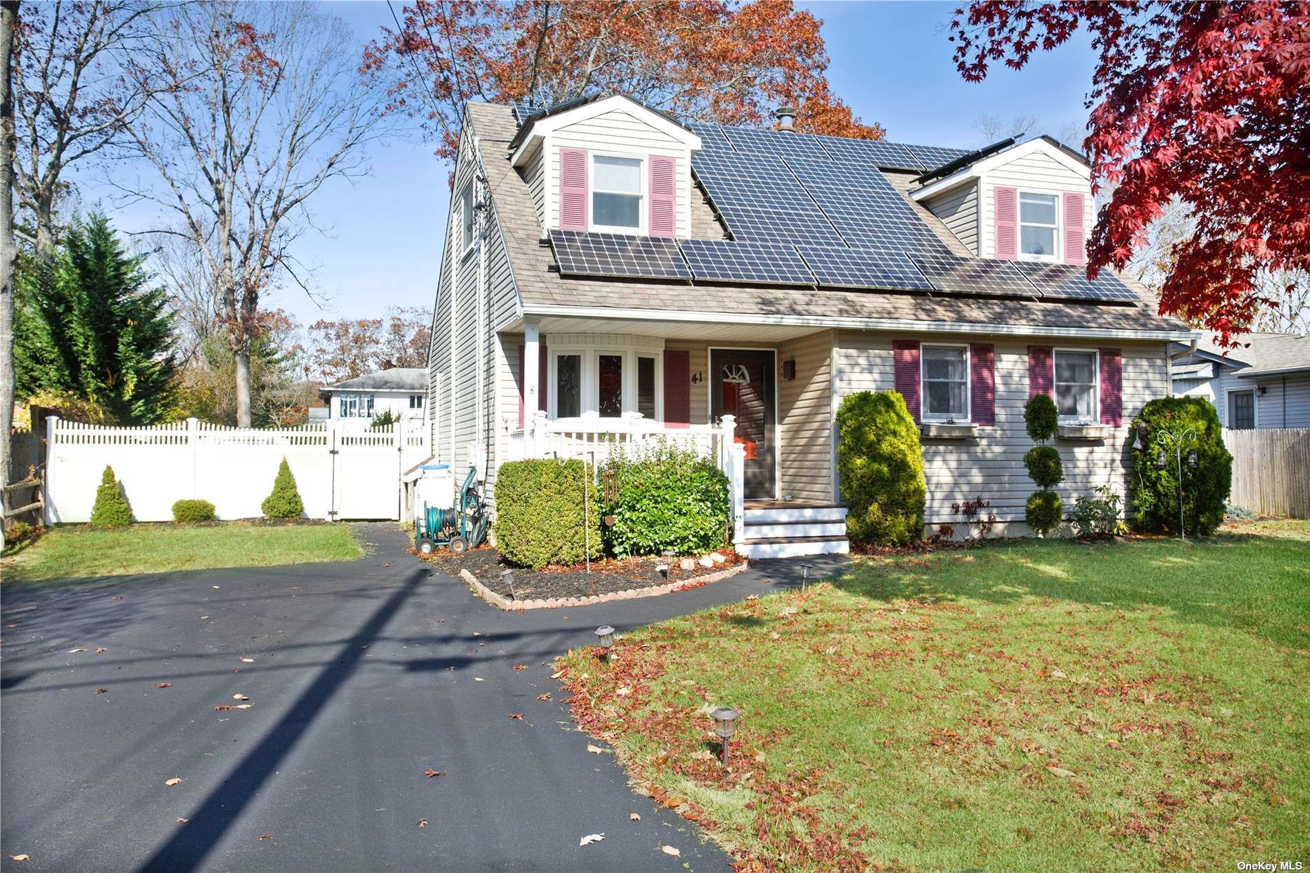 #1 photo, 41 Floradora Drive, سوفولك Mastic , NY 11950