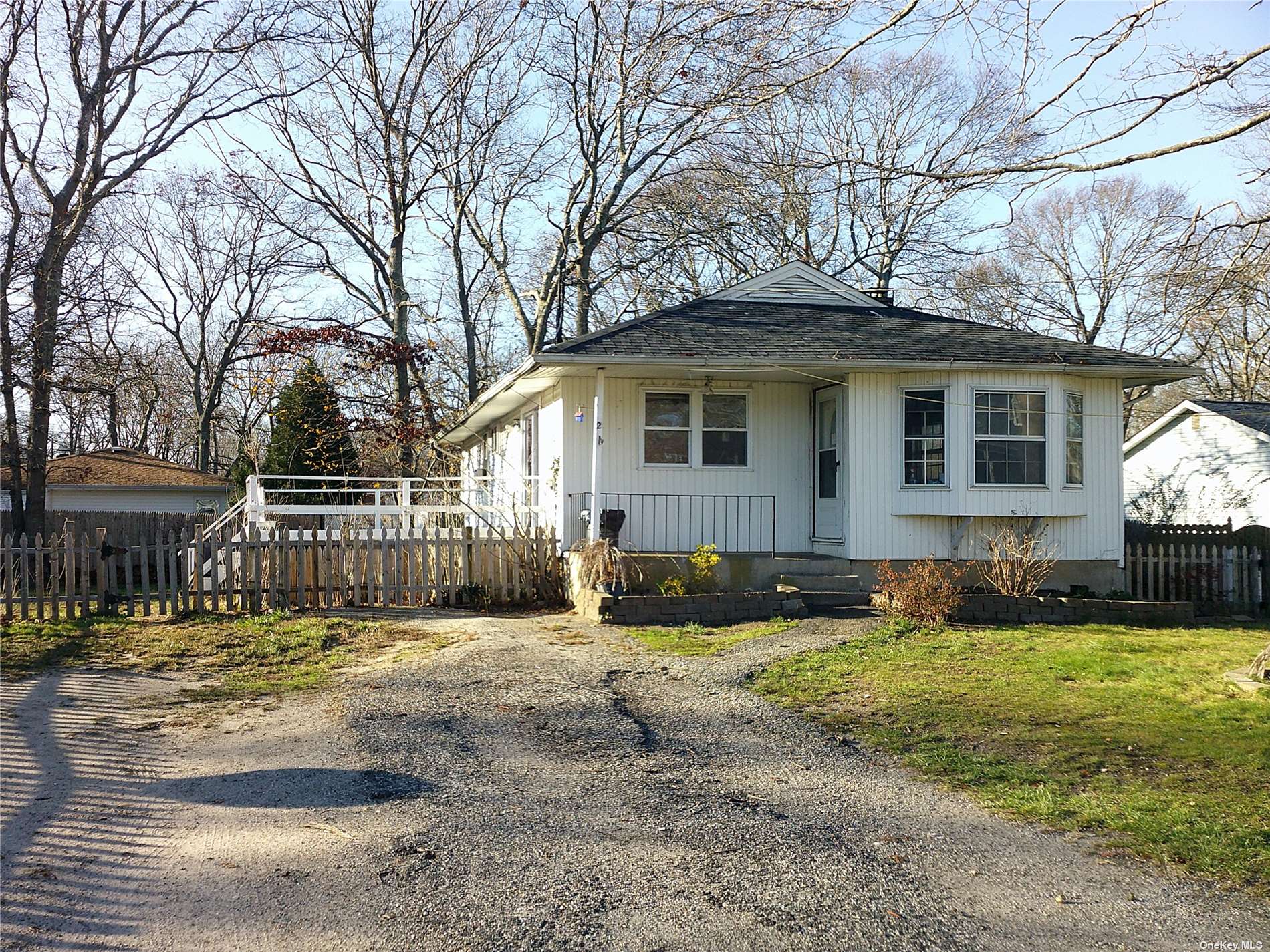 #1 photo, 2 Claremont Drive, サフォーク郡 Mastic Beach , NY 11951