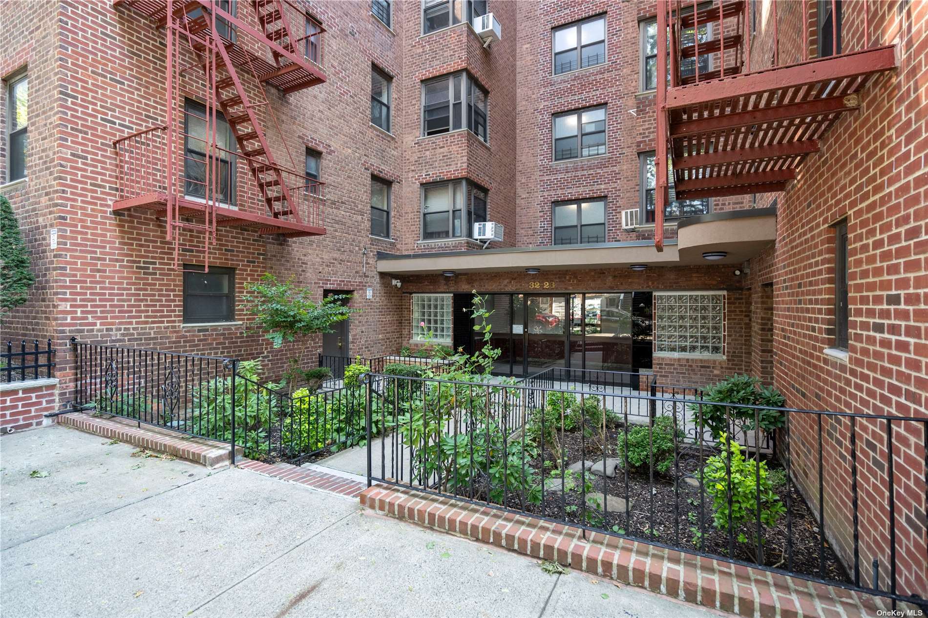 #1 photo, 32-25 88, 皇后区 艾姆赫斯特 East Elmhurst , NY 11369