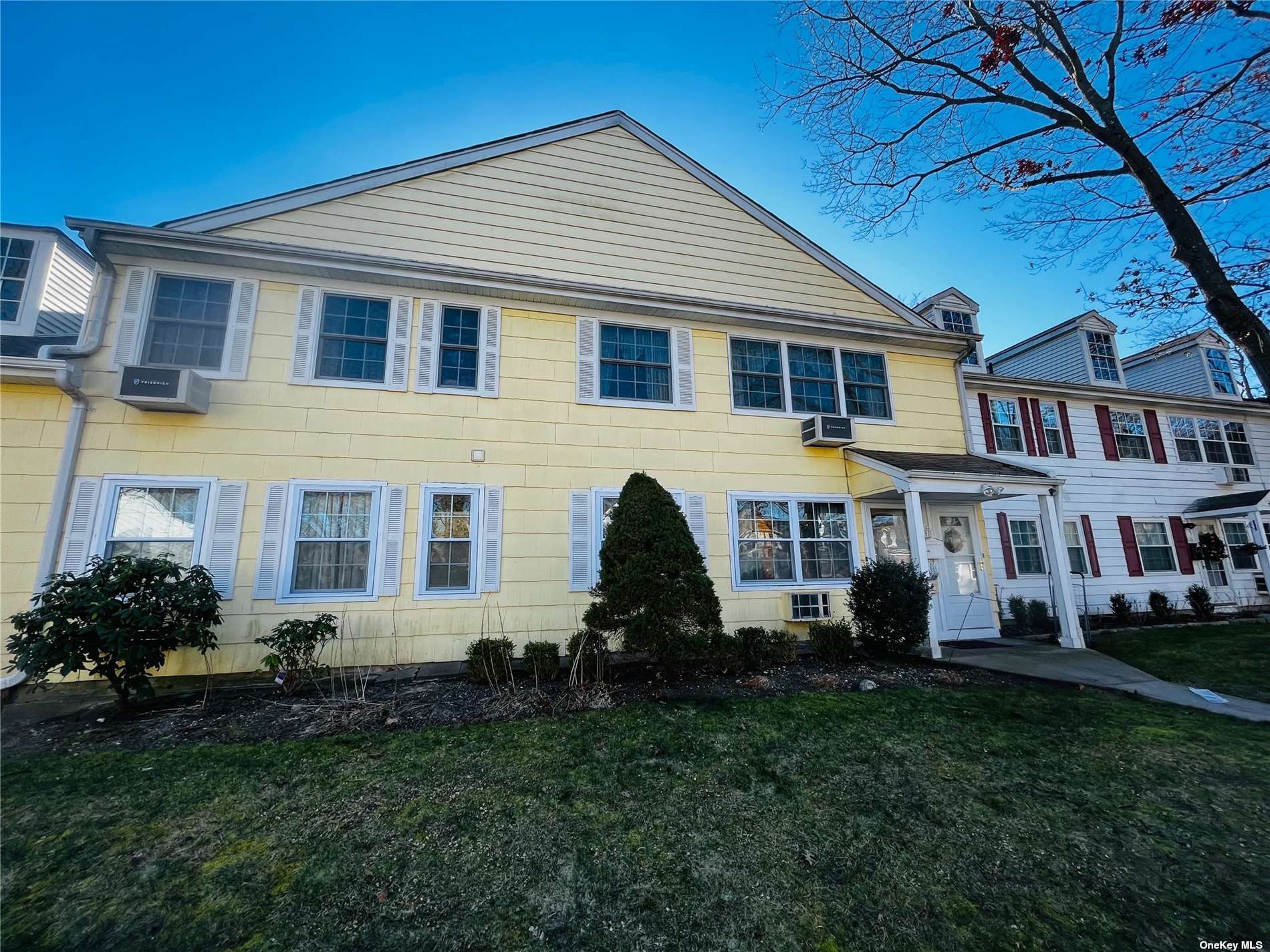 #1 photo, 1106 Towne House, Hauppauge , NY 11749