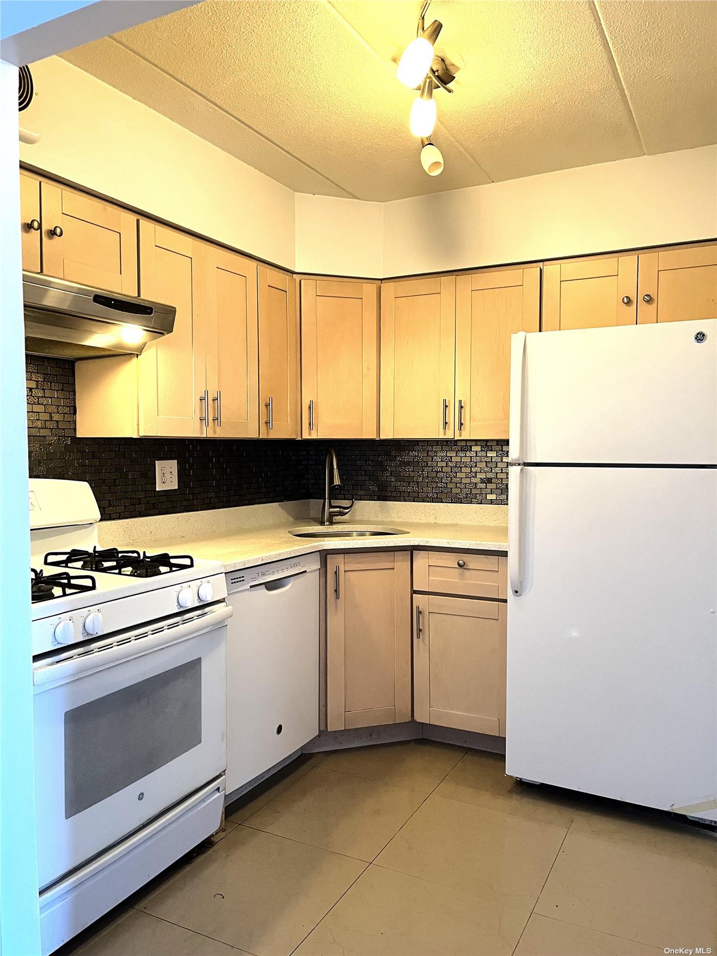 #1 photo, 68-17 242nd Street, 皇后區 小頸 Little Neck , NY 11362