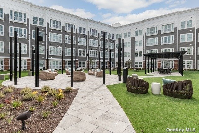 #1 photo, 75 E Hoffman Avenue, 东长岛 Lindenhurst , NY 11757