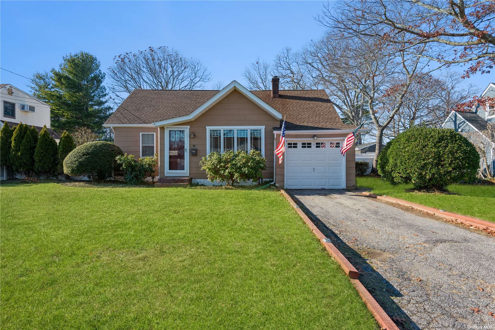 #1 photo, 20 Anchor Court, West Babylon , NY 11704