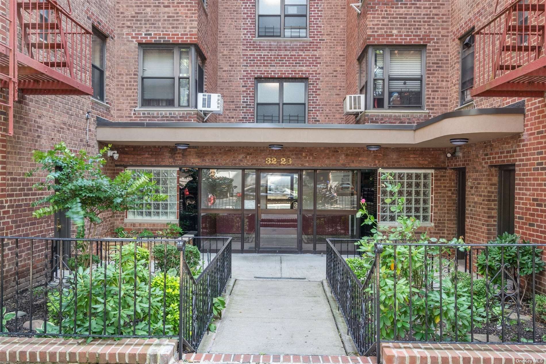 #1 photo, 32-23 88 St, 皇后区 艾姆赫斯特 East Elmhurst , NY 11369