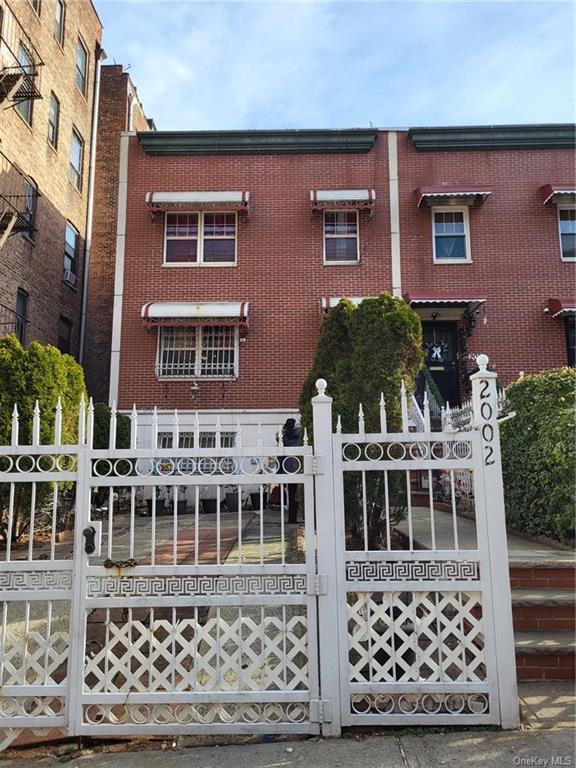 #1 photo, 2002 Hughes Avenue, 布朗士 Bronx , NY 10457