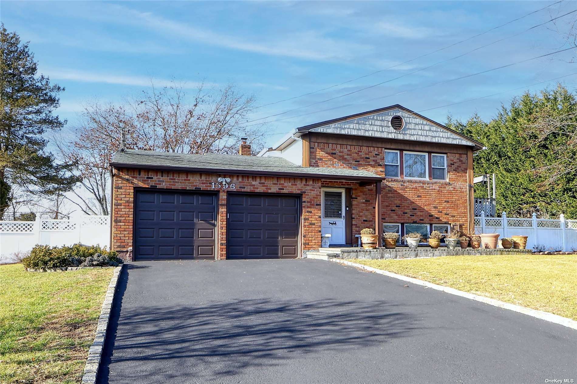 #1 photo, 1596 Roosevelt Avenue, Bohemia , NY 11716