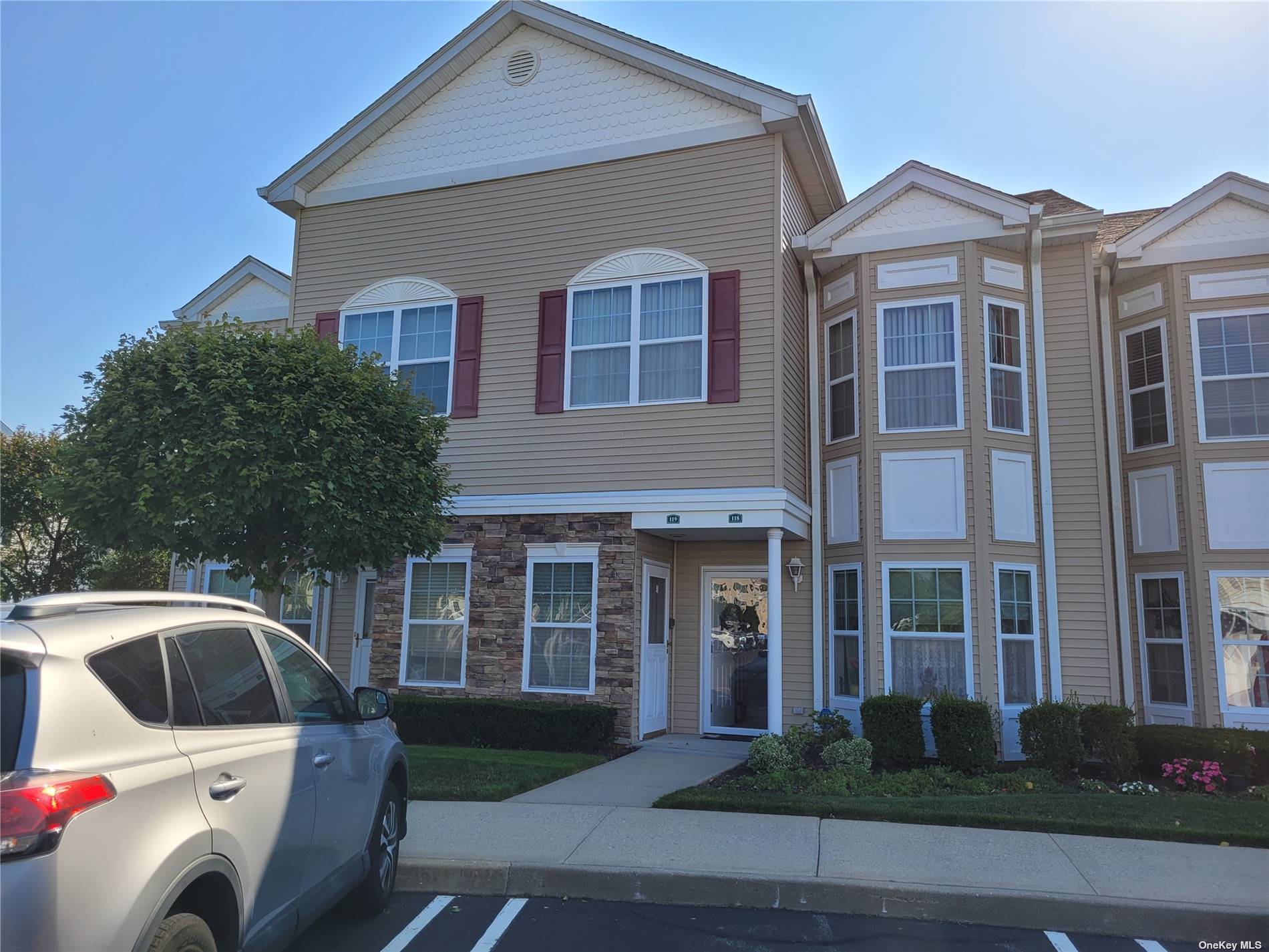 #1 photo, 118 Spring Drive, 长岛 East Meadow , NY 11554