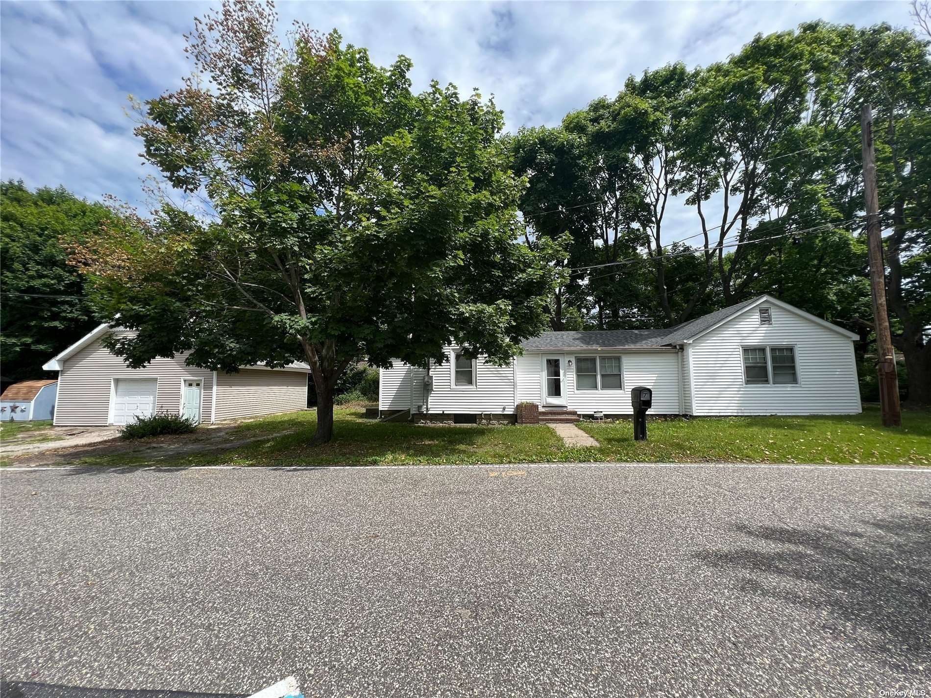 #1 photo, 7 Railroad Avenue, 東長島 Medford , NY 11763