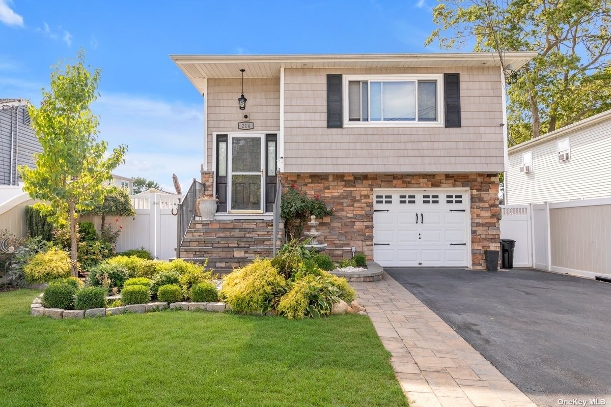 #1 photo, 214 Colonial Road, 東長島 West Babylon , NY 11704