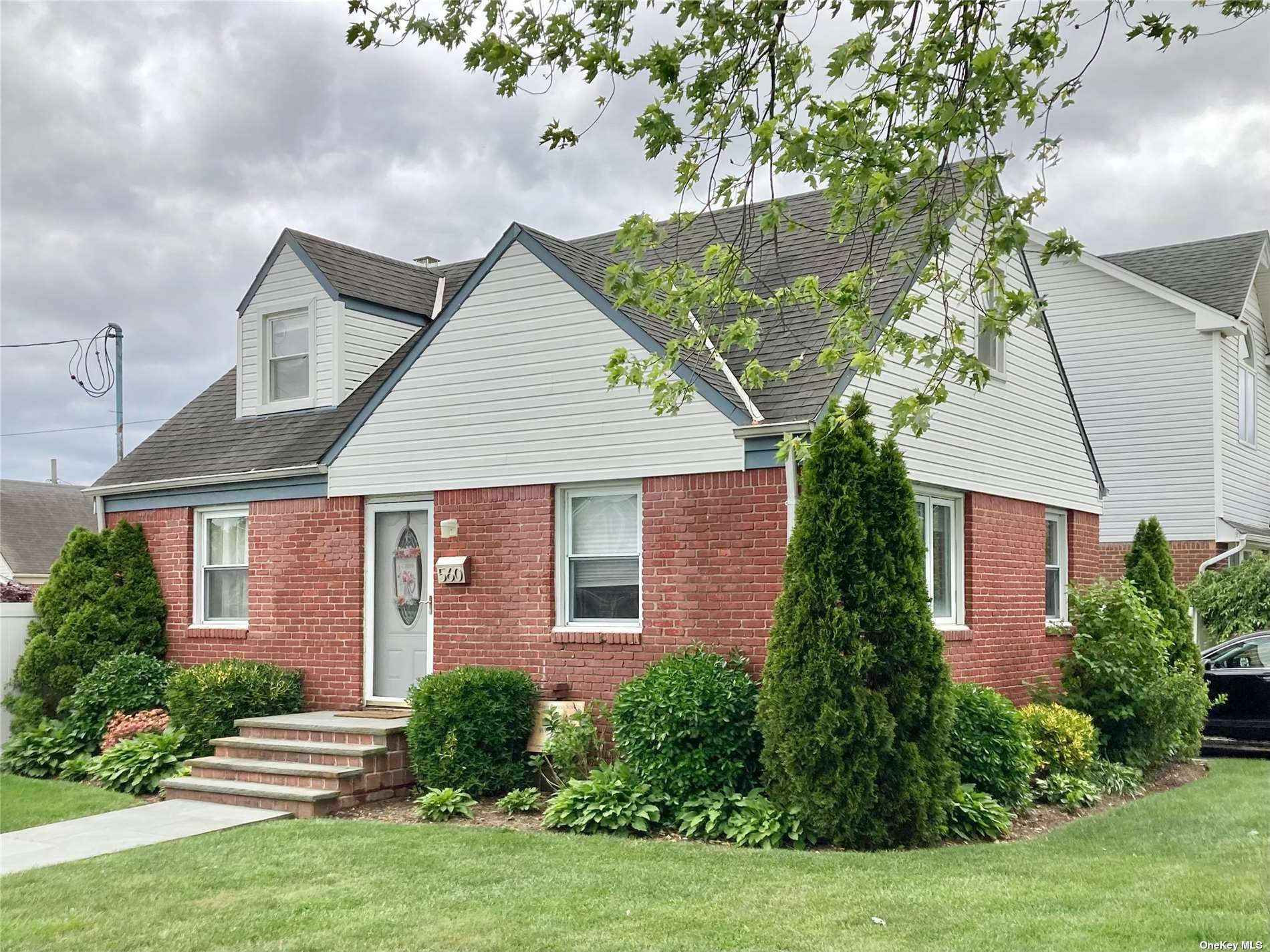 #1 photo, 560 Albert Street, 長島 East Meadow , NY 11554