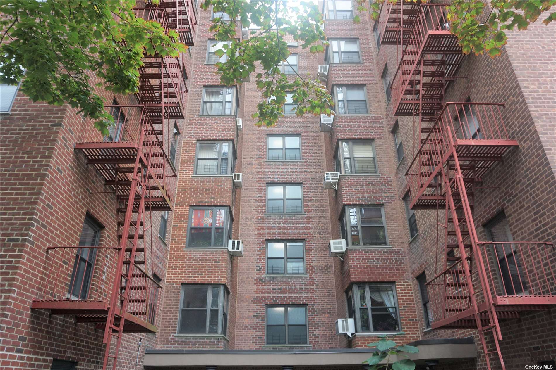 #1 photo, 32-42 89 Street, 皇后区 艾姆赫斯特 East Elmhurst , NY 11369