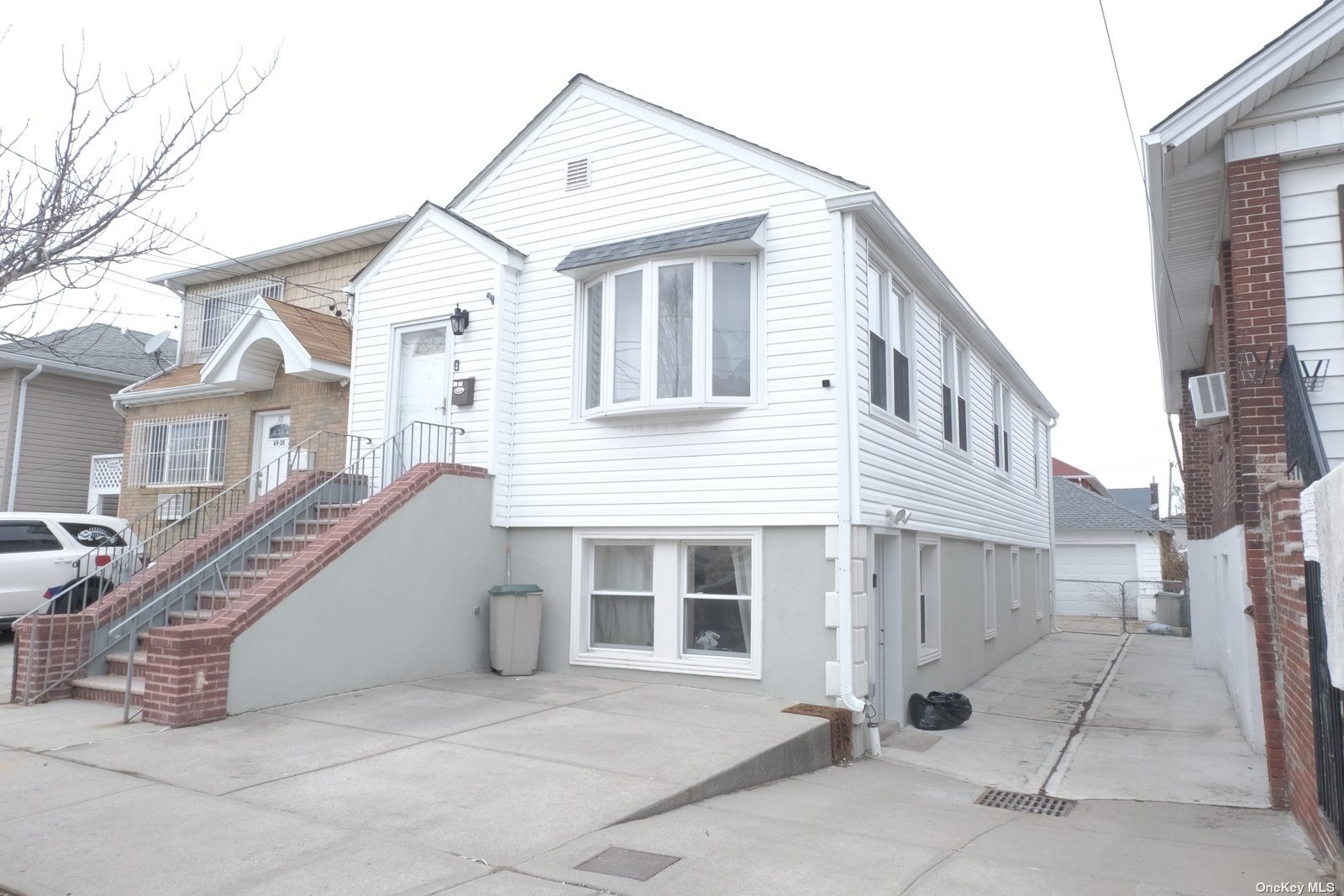 #1 photo, 69-28 Gouverneur Avenue, 皇后区 Arverne , NY 11692