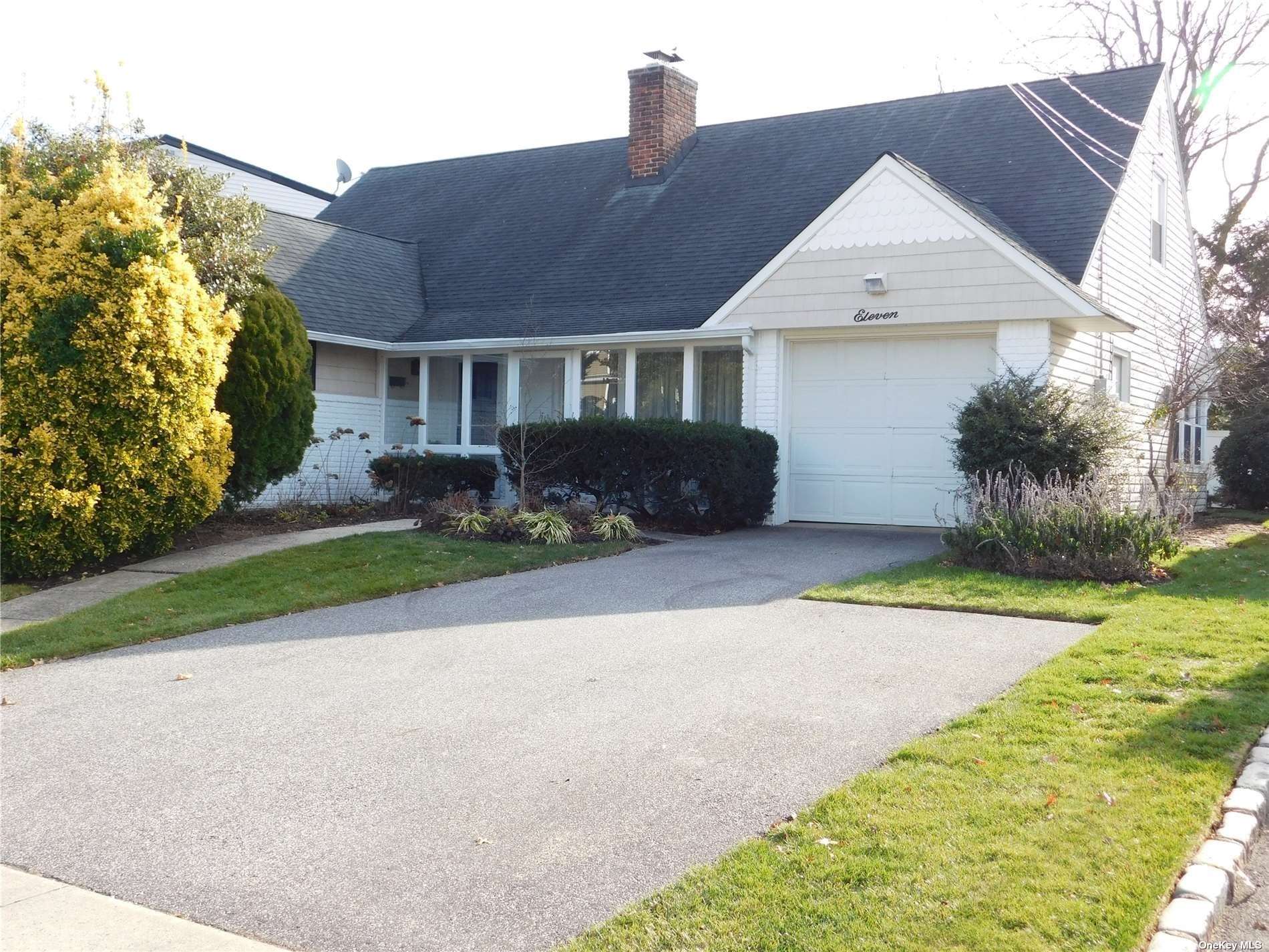 #1 photo, 11 Adams Street, ナッソー郡 East Rockaway , NY 11518